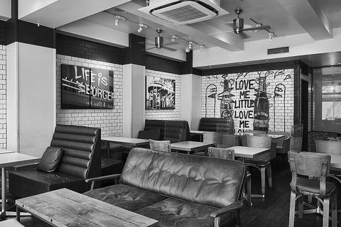 「J.S.バーガーズカフェ」で味もボリュームも最高なハンバーガー食べたよ♪／ジャーナルスタンダード／新宿／ランチ image 0