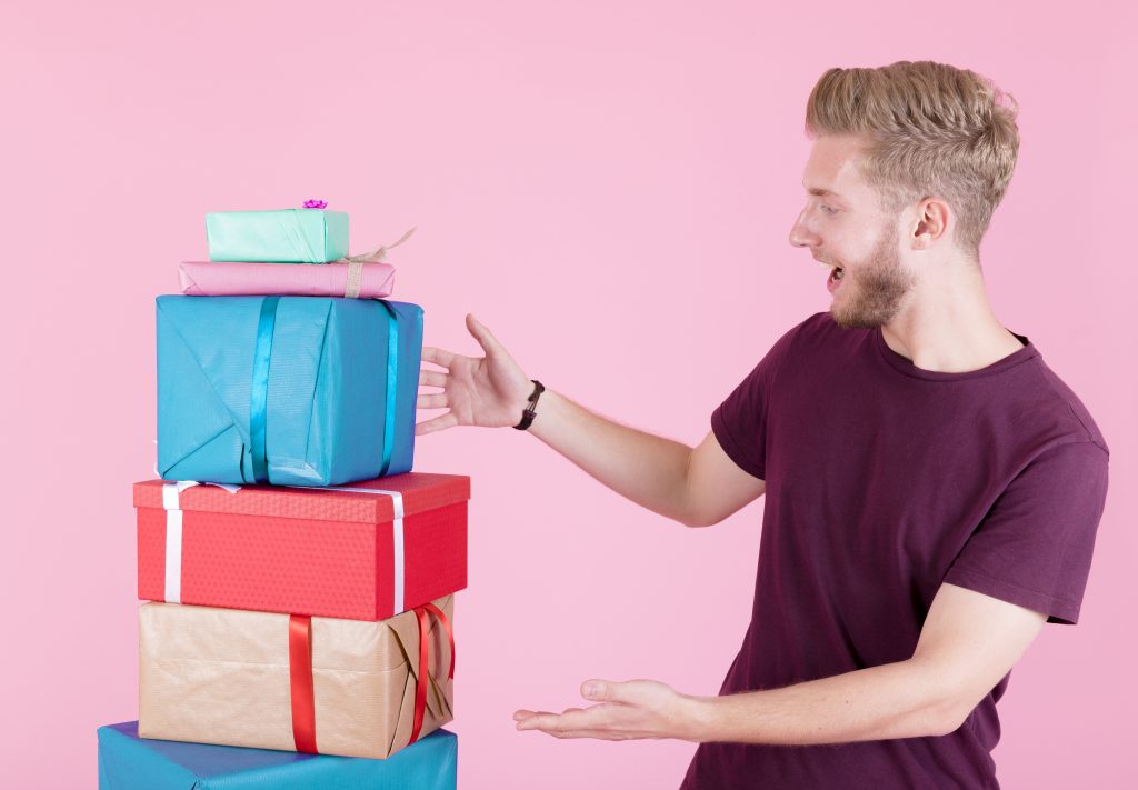 自分 では 買わ ない けど もらって 嬉しい もの 男性